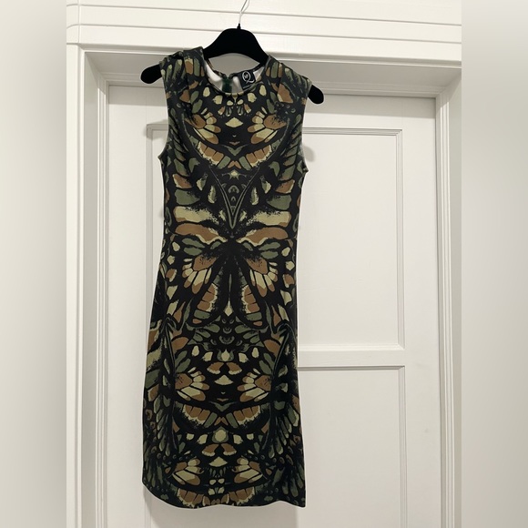 Authentic McQ Alexander McQueen 
Sleeveless camouflage print mini dress - Picture 3 of 9